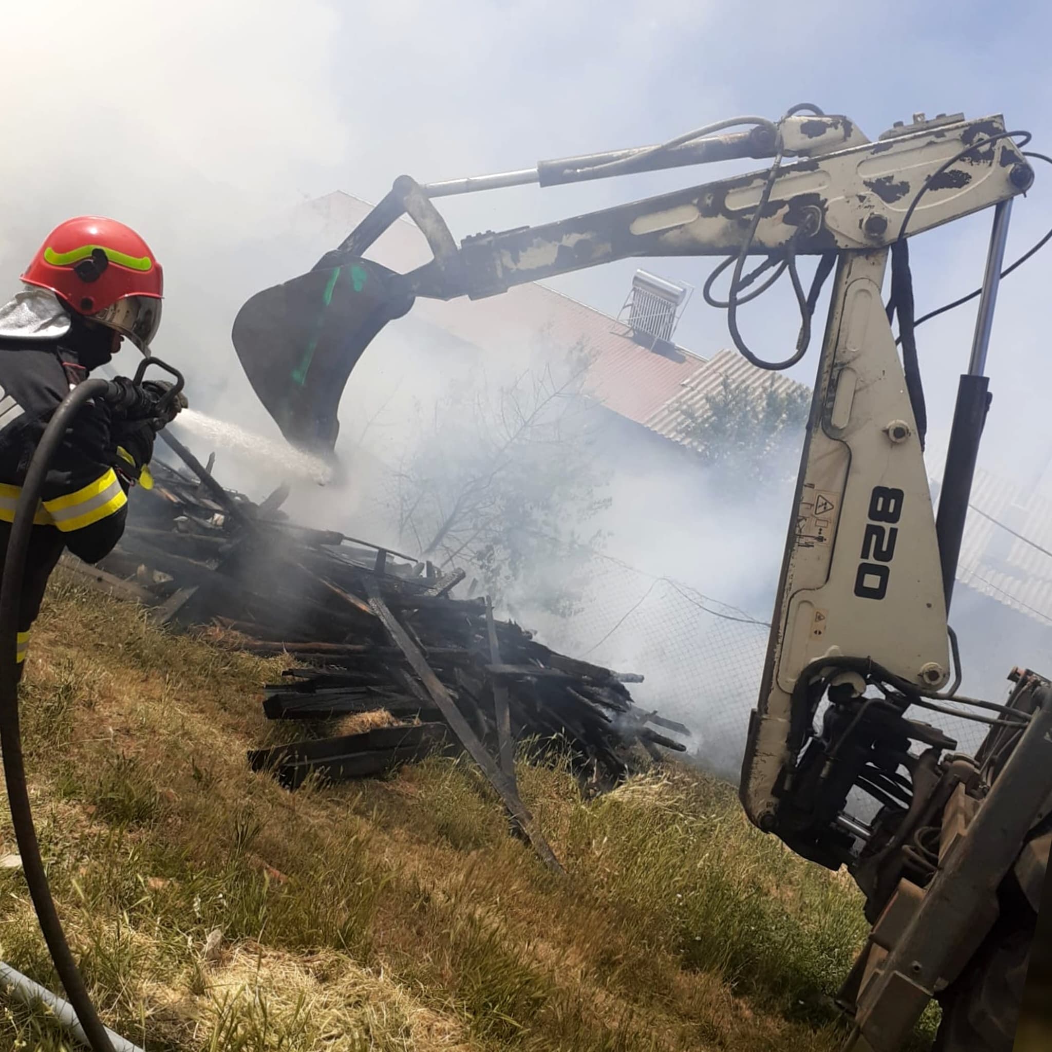 Incendiu de vegetație uscată în localitatea Mârșa