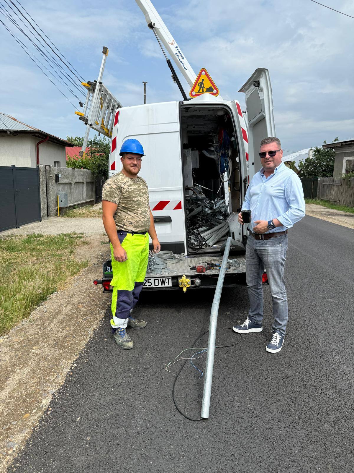 Continuă modernizarea iluminatului public la Adunații Copăceni