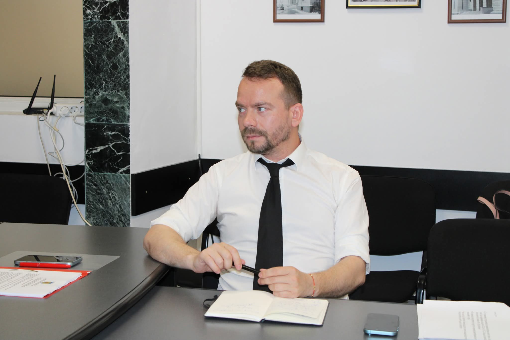 Condițiile de locuire asigurate beneficiarilor D.G.A.S.P.C. Giurgiu și prioritățile noii conduceri a instituției au fost prezentate luni, la Prefectura Giurgiu