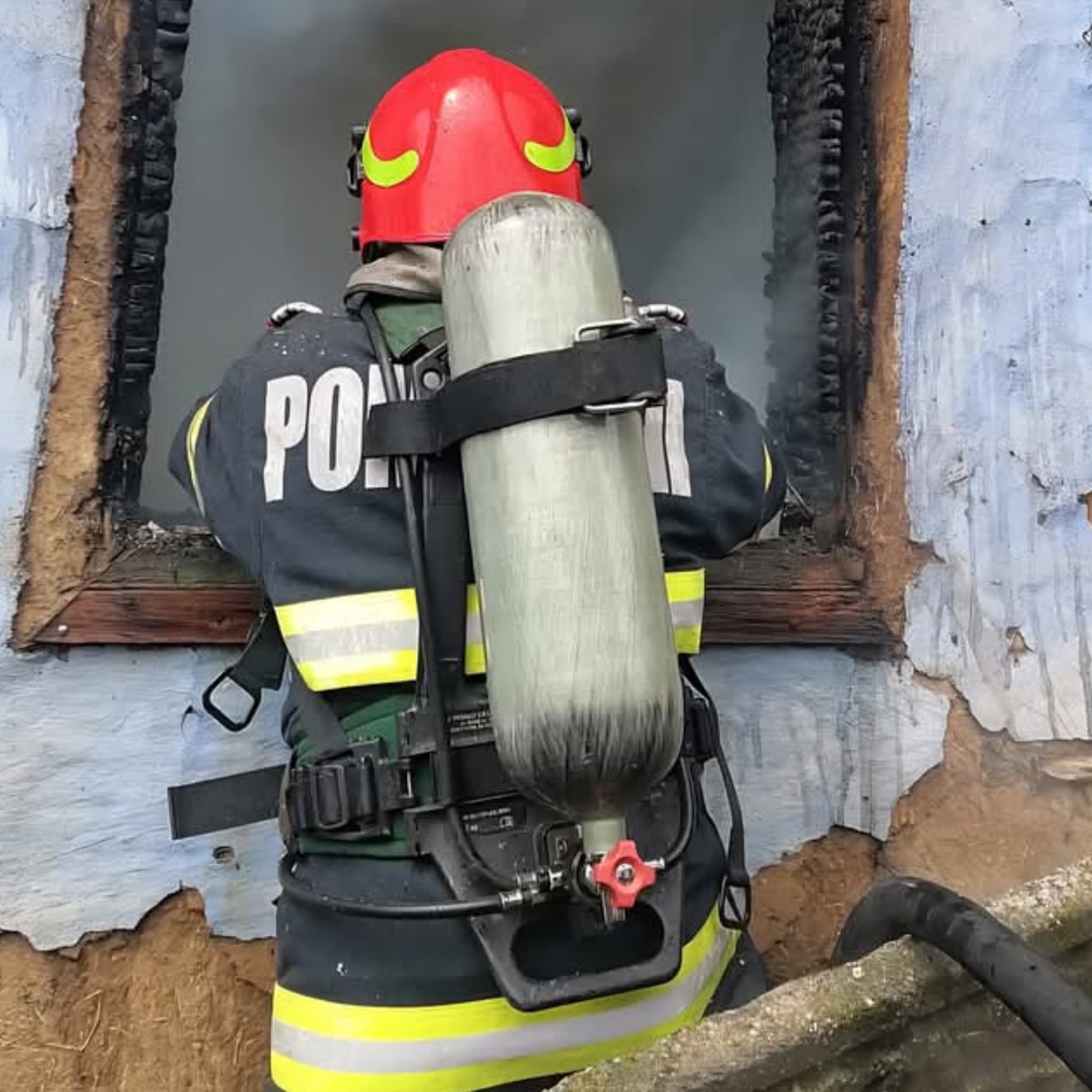 Casă incendiată la Cucuruzu