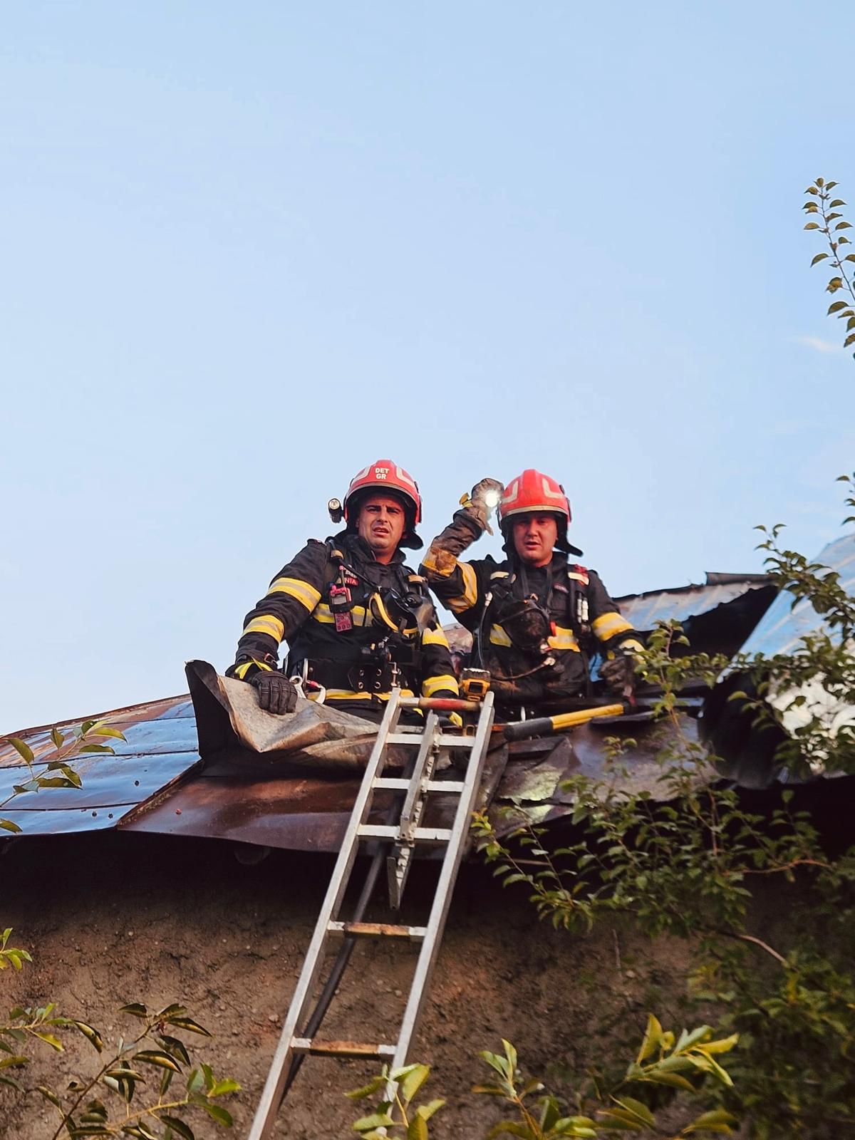 Pericolul scurtcircuitului: incendiu la o casă din localitatea Toporu