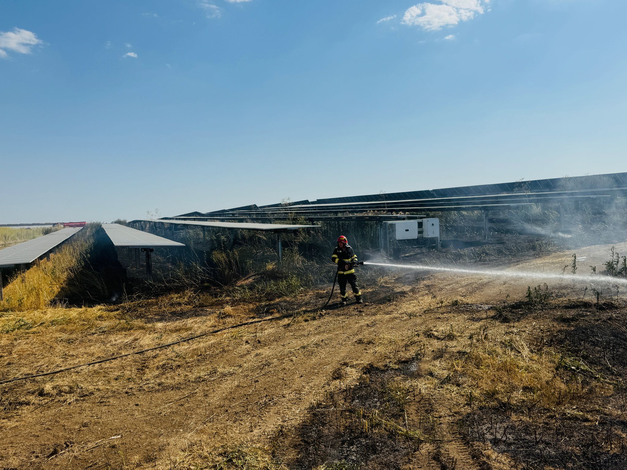 Parc fotovoltaic în flăcări