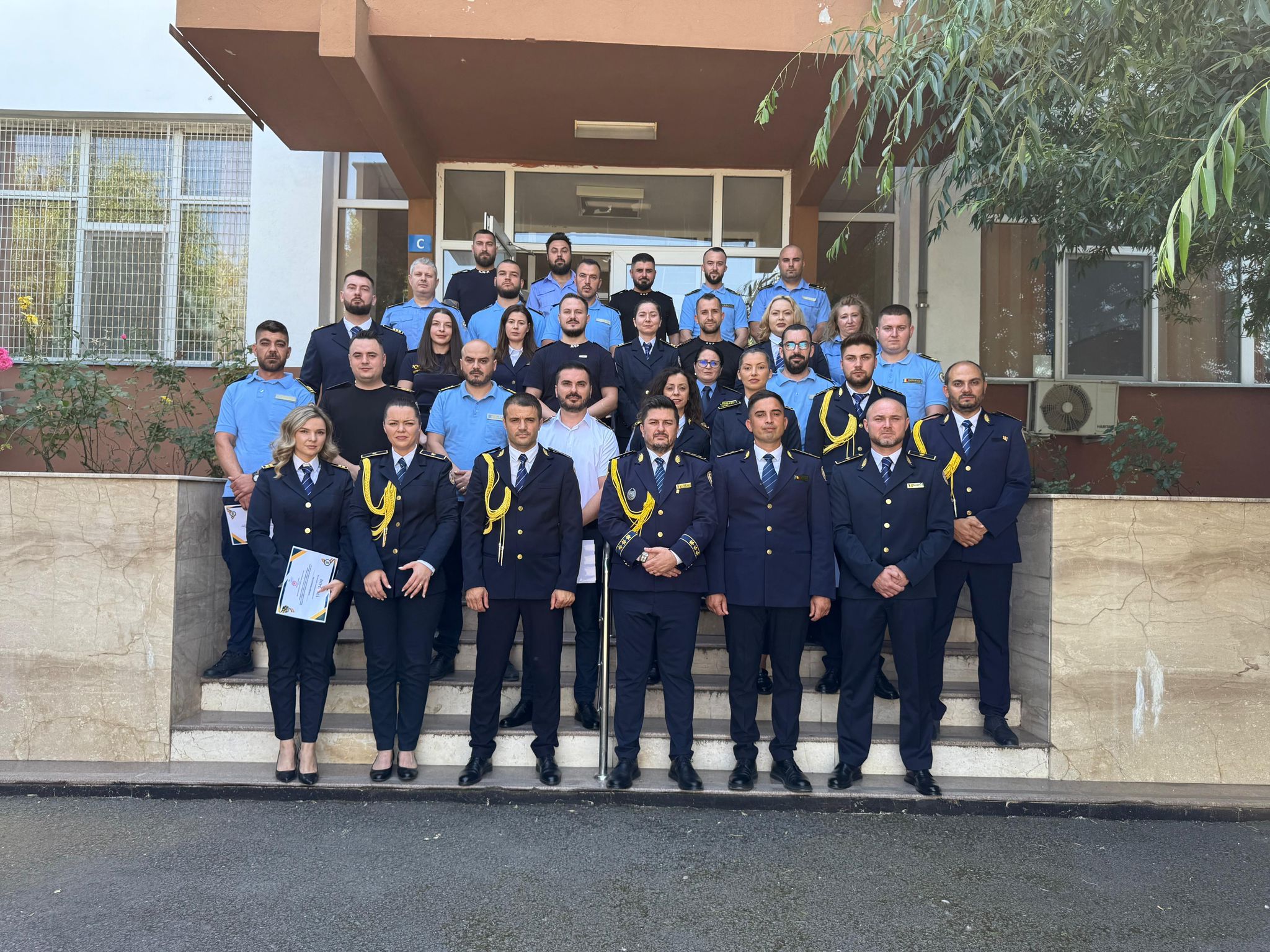 56 de polițiști de penitenciare au fost avansați în gradul profesional următor înainte de termen