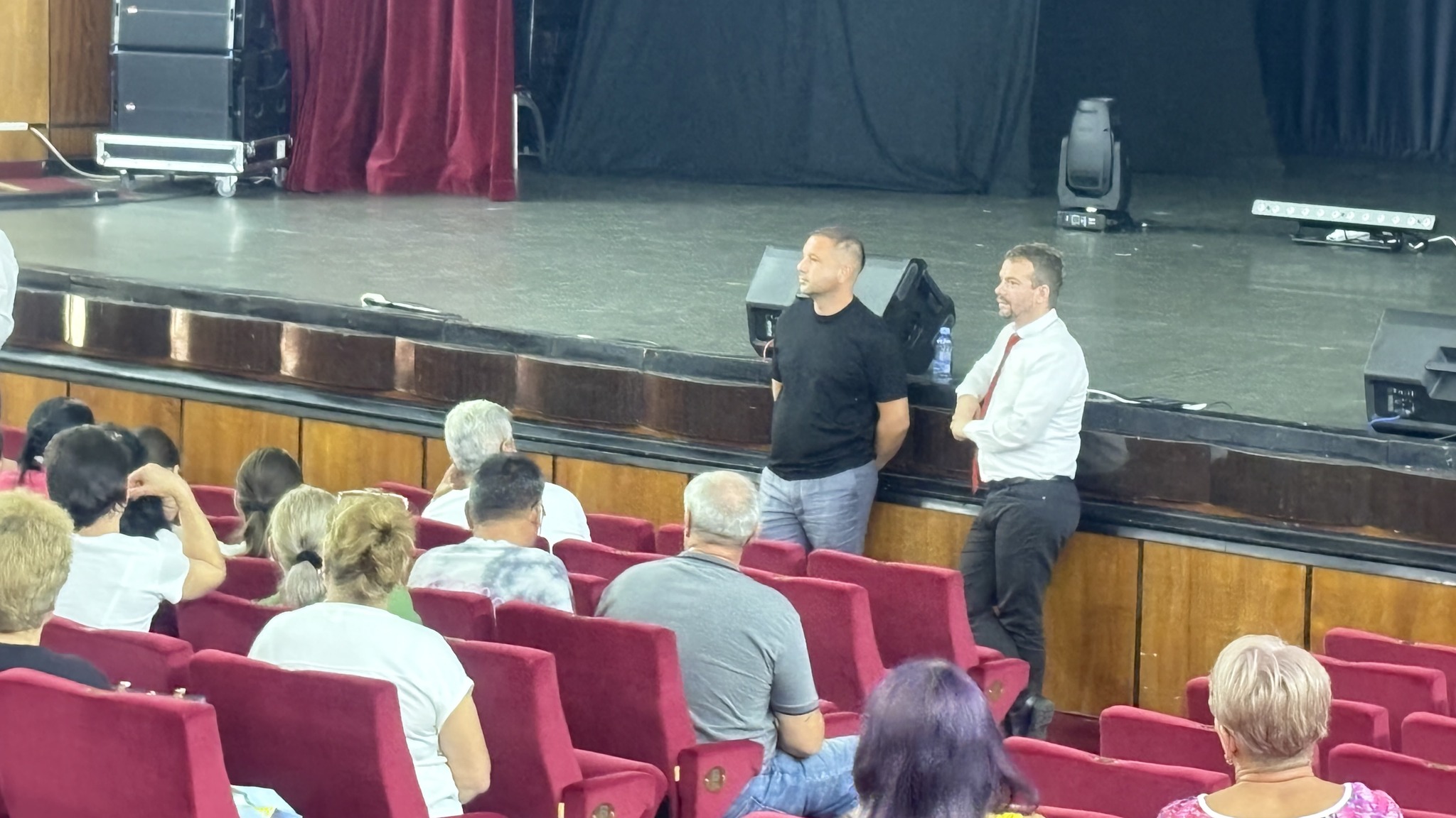Întâlnire cu angajații DGASPC la Teatrul Tudor Vianu din Giurgiu
