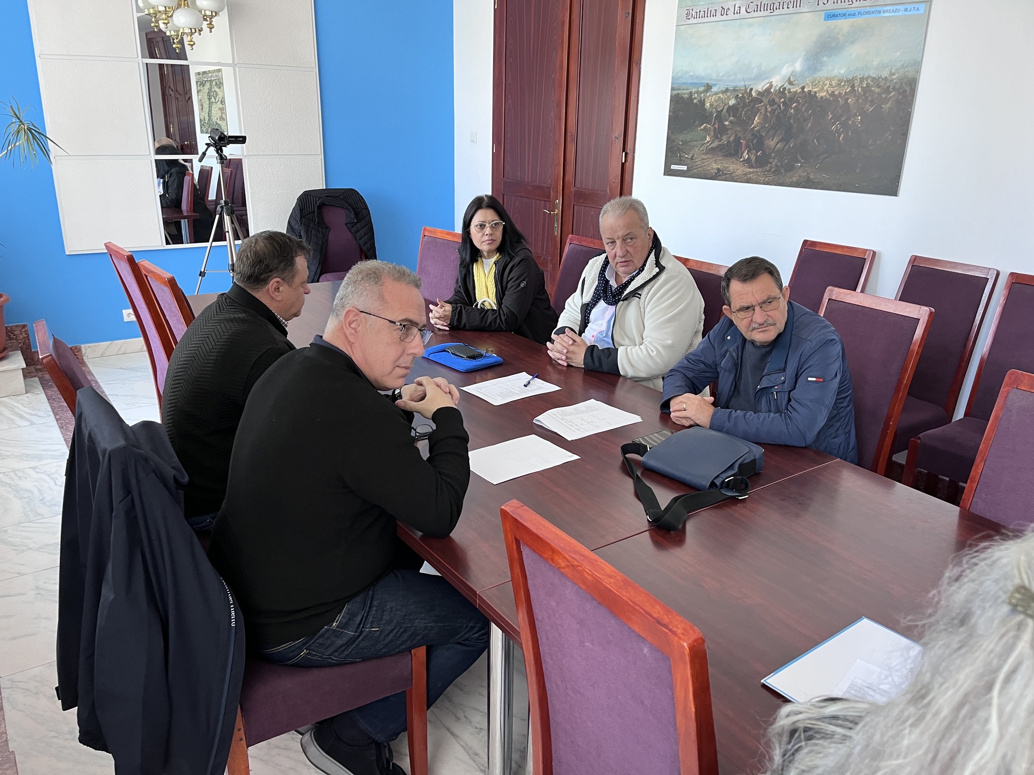 Ședință la primărie convocată de primarul Adrian Anghelescu pe tema taxei pentru gunoi
