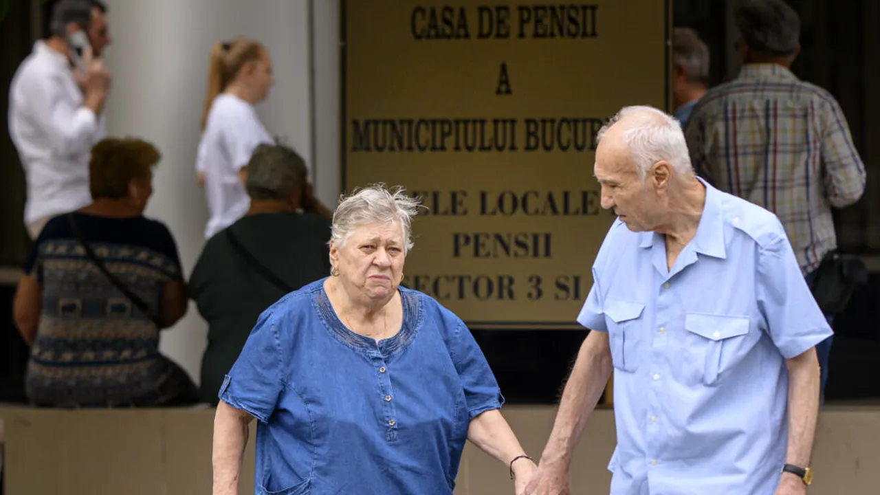 Pensionarii cu venituri sub 2.500 de lei vor primi 400 de lei în decembrie