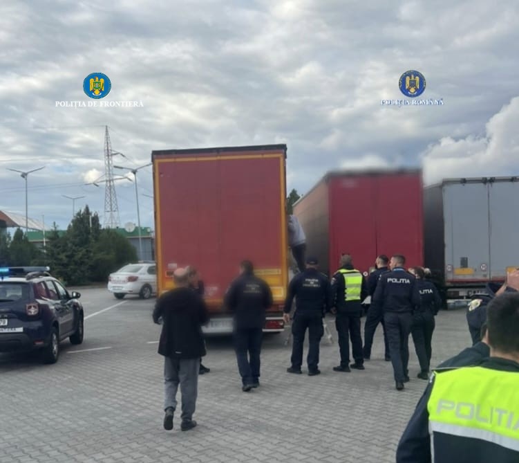 MIGRANȚI DEPISTAȚI ÎN INTERIORUL UNUI AUTOVEHICUL