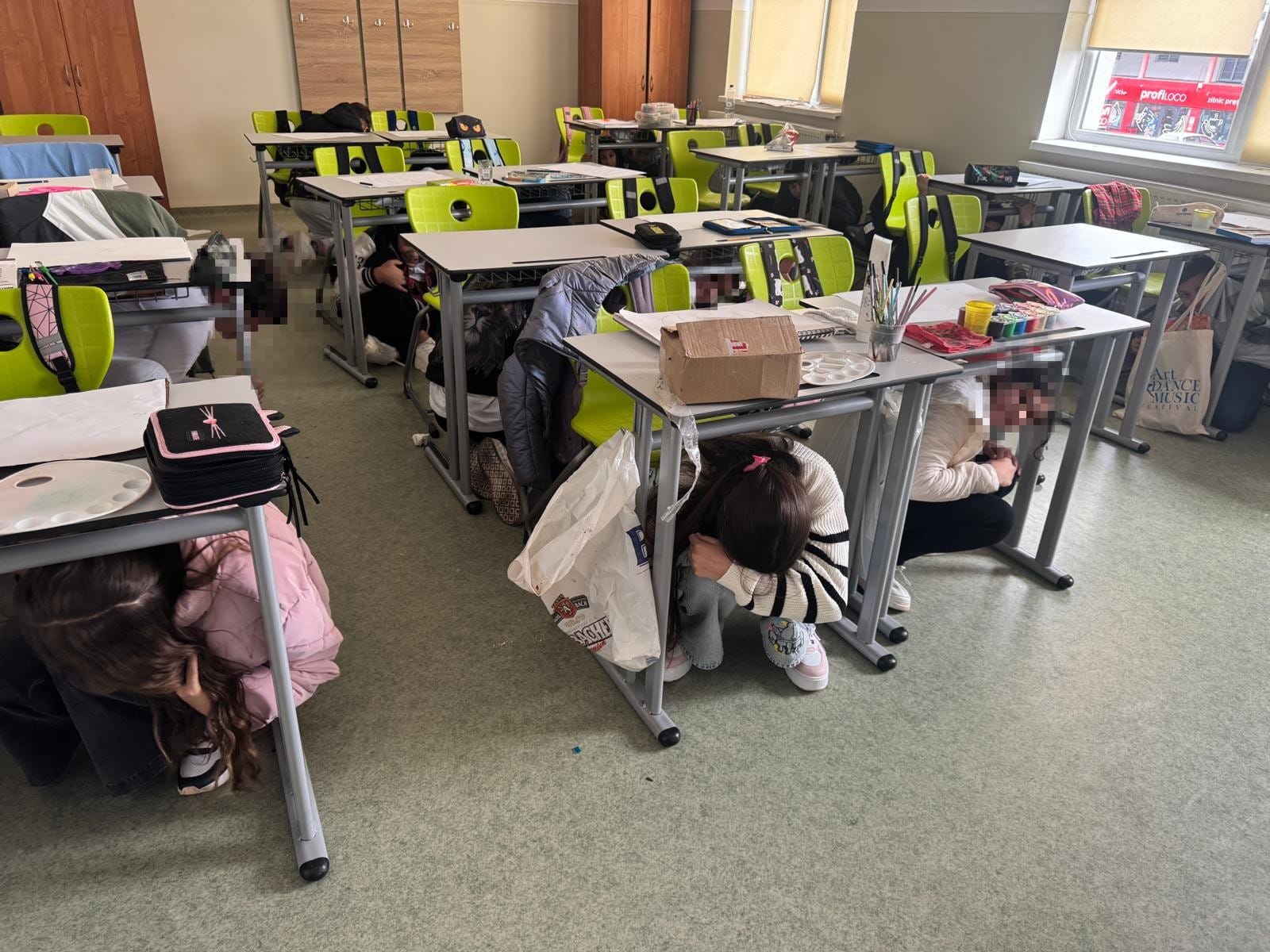 Peste 470 de elevi, cadre didactice și personal auxiliar au participat, ieri, la exerciții de evacuare care s-au desfășurat la școlile gimnaziale din localitățile Colibași, Câmpurelu, Vărăști, Dobreni și Valea Dragului