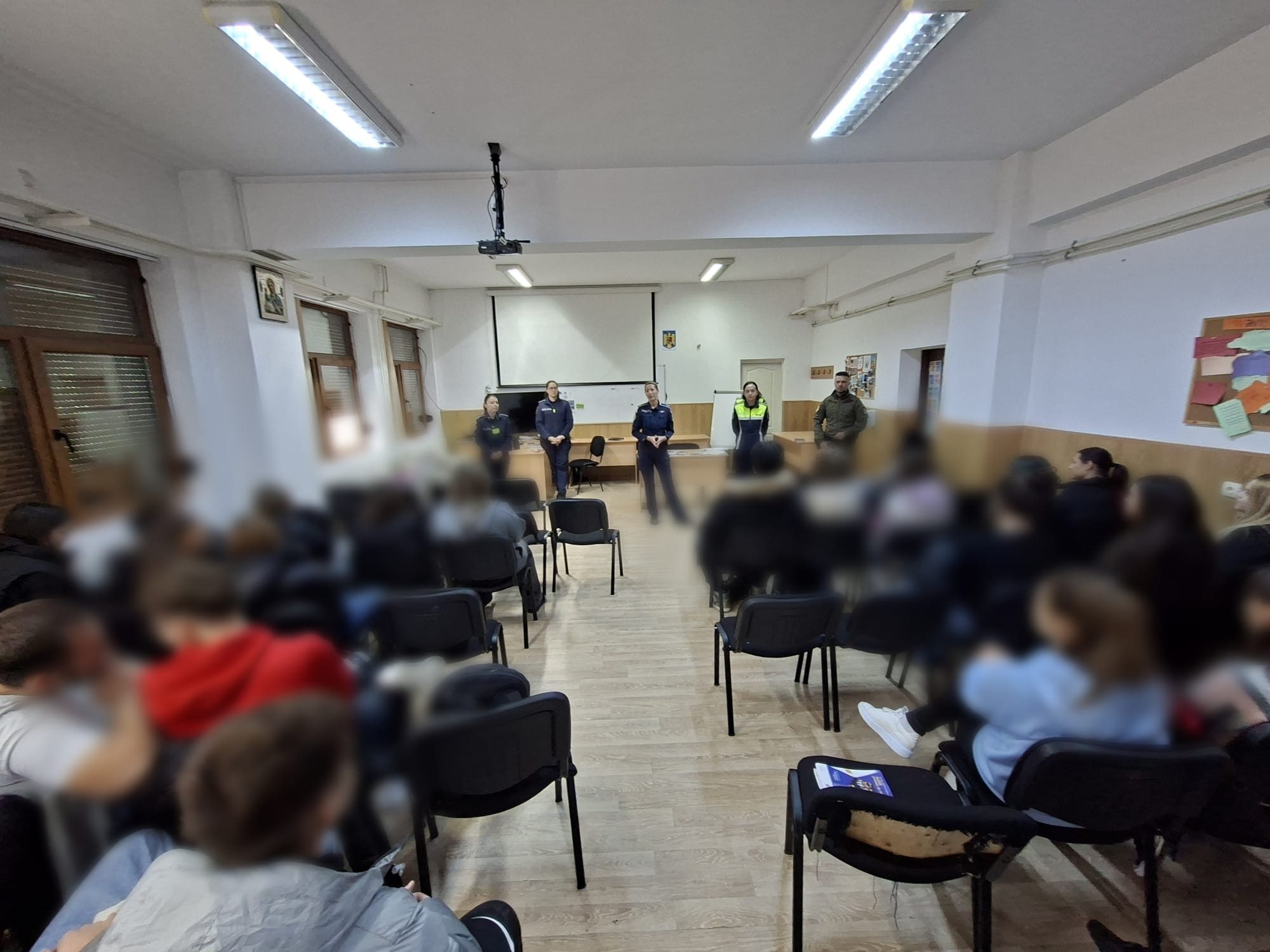 PROFESIA DE POLIȚIST, PROMOVATĂ DE CĂTRE POLIȚIȘTII GIURGIUVENI