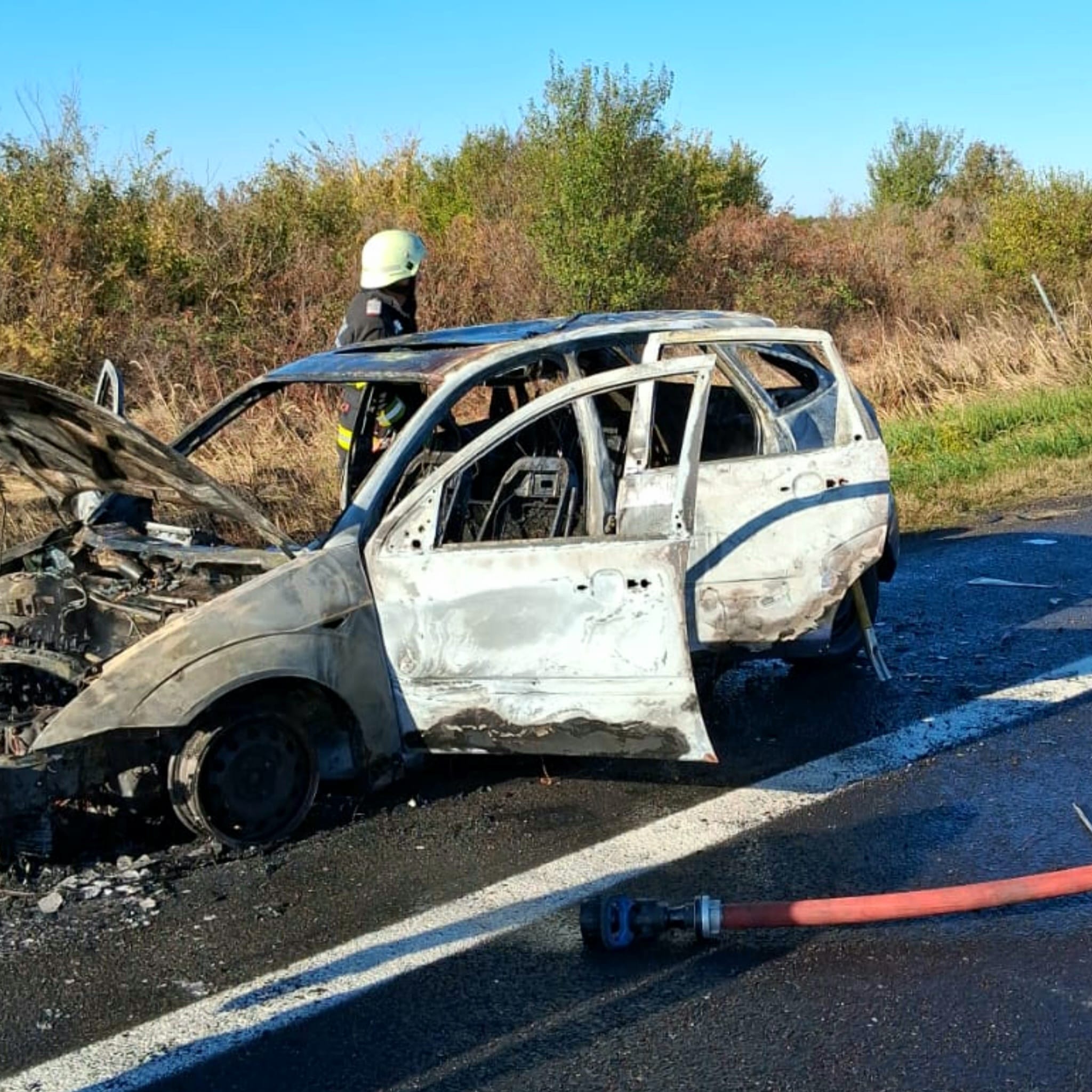 Un autoturism a luat foc, în această dimineață