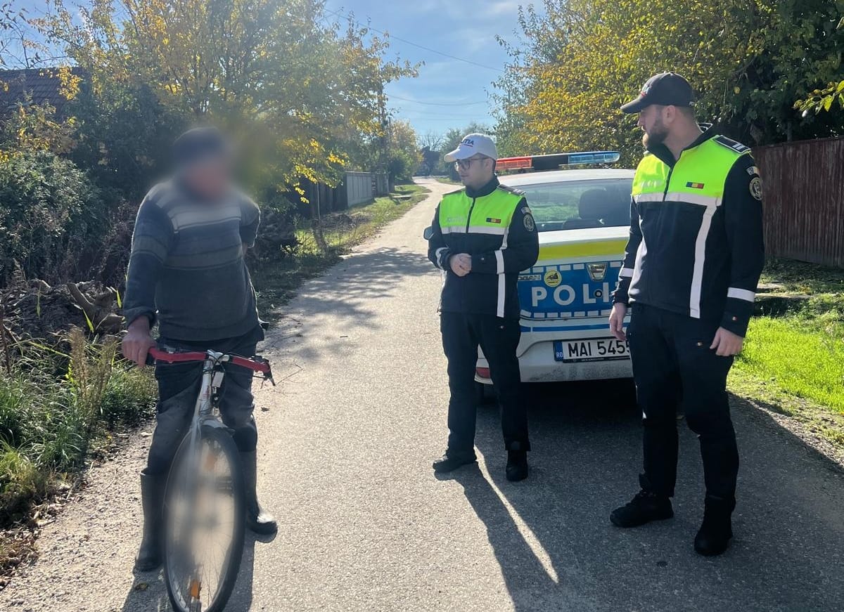 POLIȚIȘTII GIURGIUVENI, PREZENȚI ÎN TRAFIC, PENTRU SIGURANȚA PIETONILOR ȘI A CONDUCĂTORILOR DE BICICLETE/TROTINETE