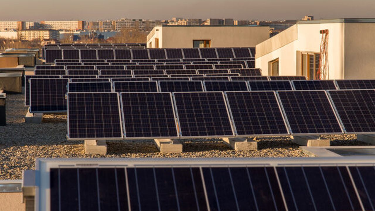 Legea inițiată de Toma Petcu, care sprijină românii ce produc energie verde, a fost votată în Parlament!