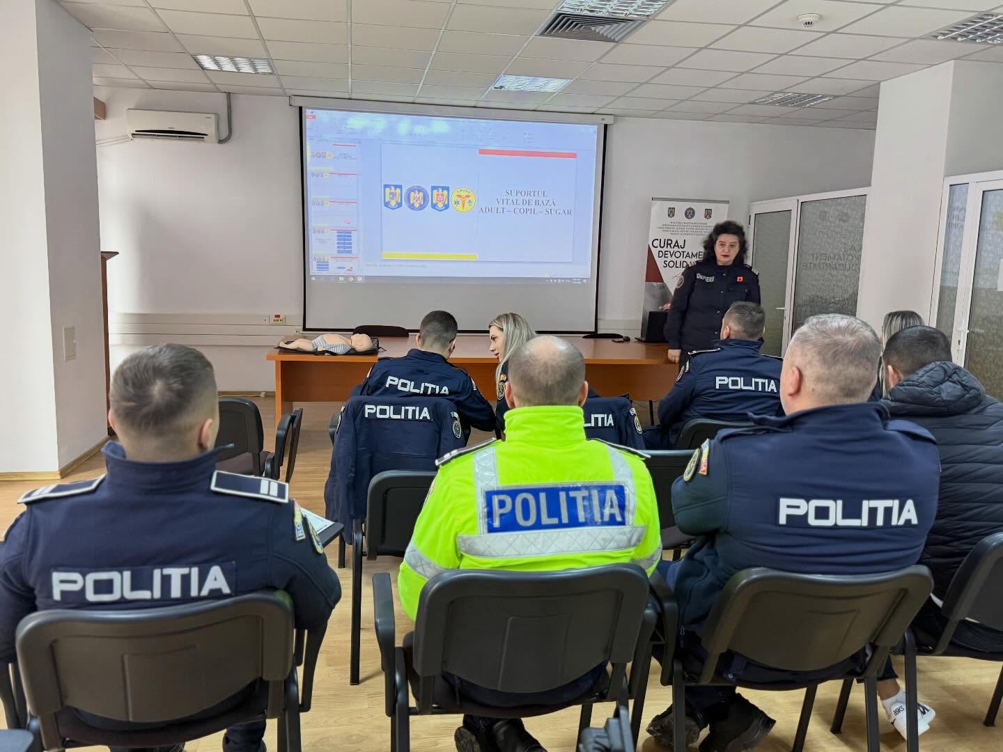 Sesiunile de instruire în domeniul acordării primului ajutor au continuat, astăzi, cu participarea polițiștilor din cadrul Inspectoratului de Poliție Județean Giurgiu