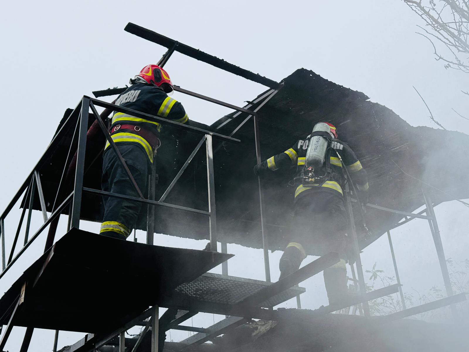 Un incendiu a izbucnit, în această dimineață, într-o gospodărie de pe strada Sabarului din municipiul Giurgiu