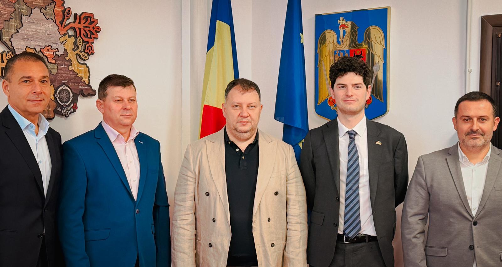 Președintele Toma Petcu a avut la Consiliul Județean, o întâlnire de lucru cu reprezentanții Ambasadei Marii Britanii la București, dedicată situației economice și oportunităților de cooperare pentru județul și municipiul Giurgiu