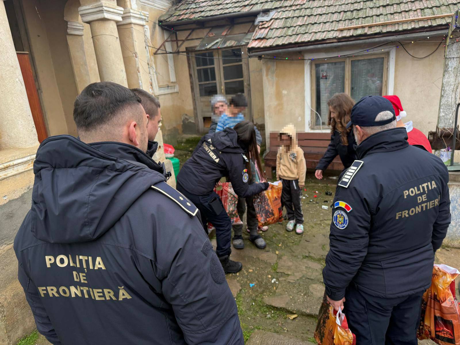 Crăciunul generozității: Moș Crăciun cu uniformă