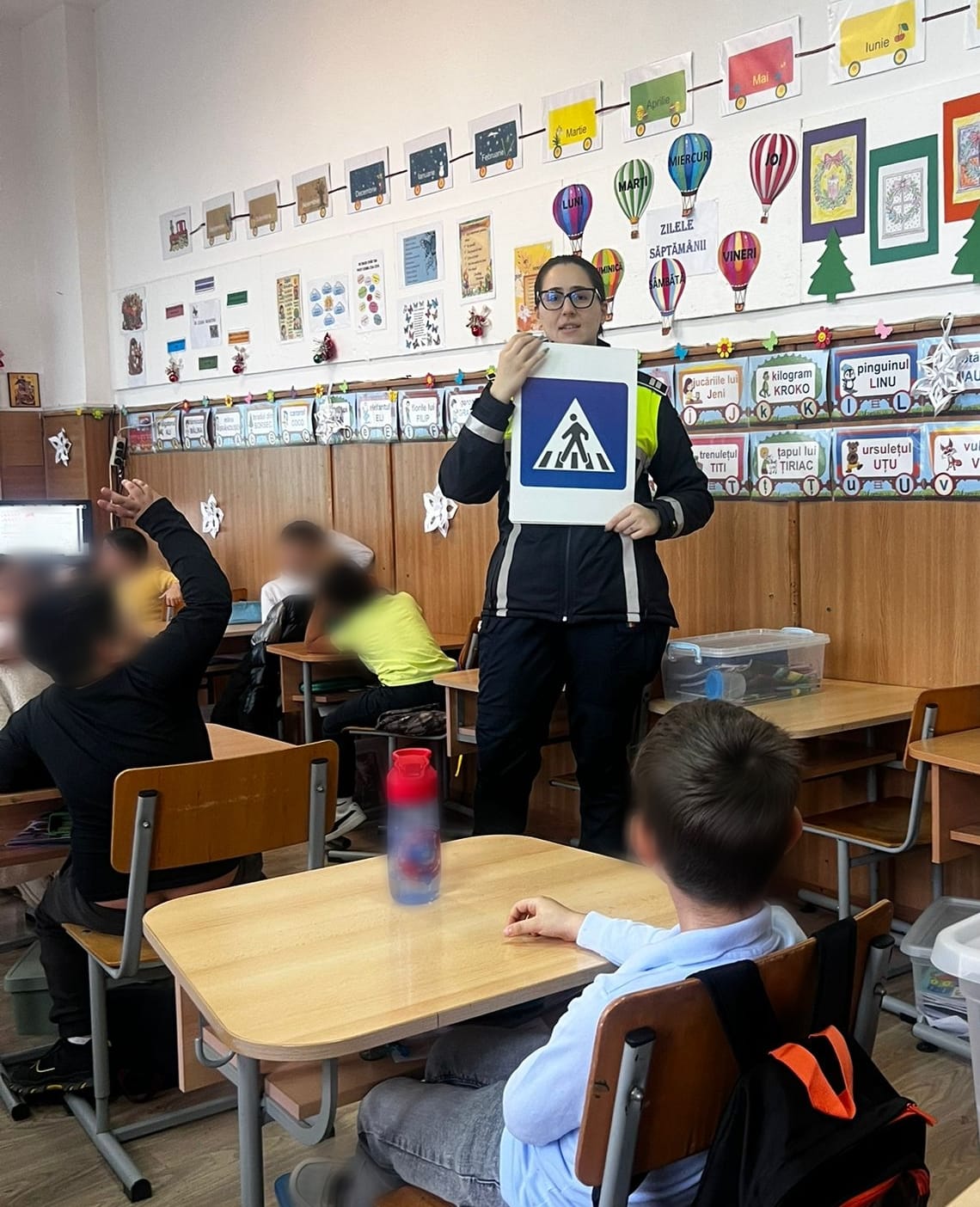 ACTIVITĂȚI PREVENTIVE DE EDUCAȚIE RUTIERĂ DESFĂȘURATE ÎNTR-O UNITATE DE ÎNVĂȚĂMÂNT DIN MUNICIPIUL GIURGIU