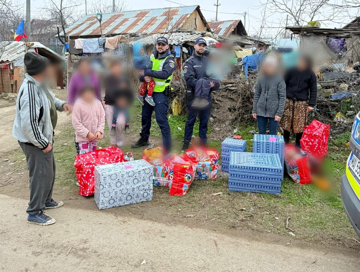 POLIȚIȘTII DIN GIURGIU, MESAGERII LUI MOȘ CRĂCIUN