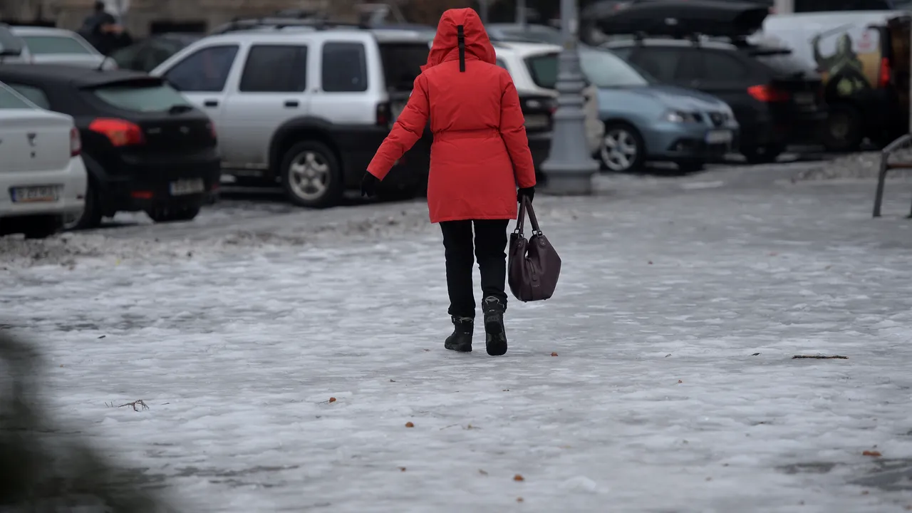 Meteorologii au emis un cod galben de precipitații mixte care, local, depun polei. Acesta este valabil până la ora 11:00 în tot județul