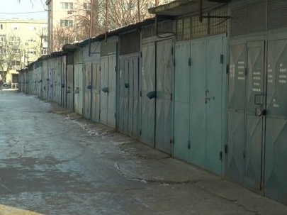 Garajele din cartierele Negru-Vodă, Decebal și zona Pasarelă vor fi demolate pentru amenajarea de parcări de reședință