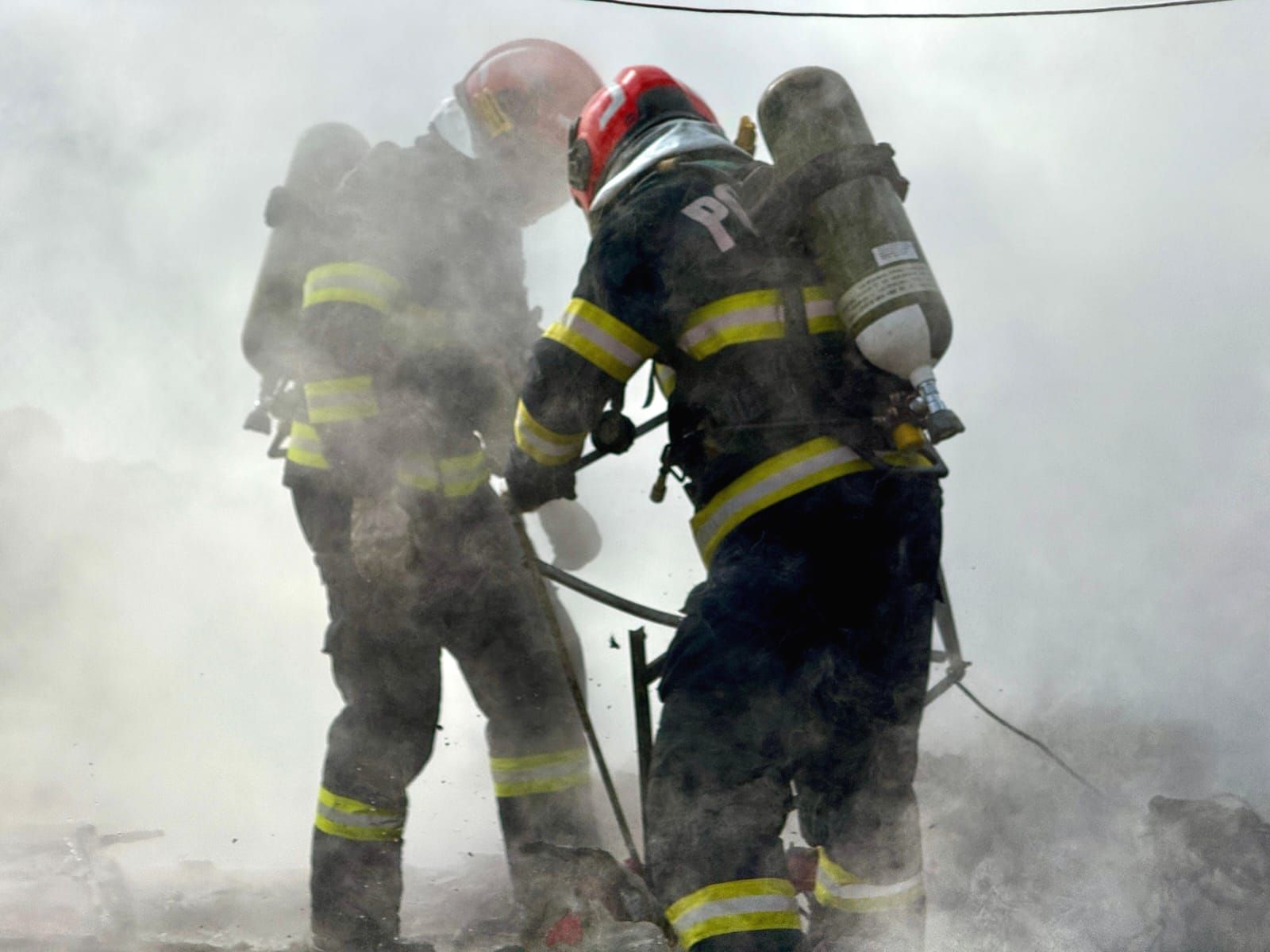 Incendiu în municipiul Giurgiu: au ars podul și acoperișul unei case