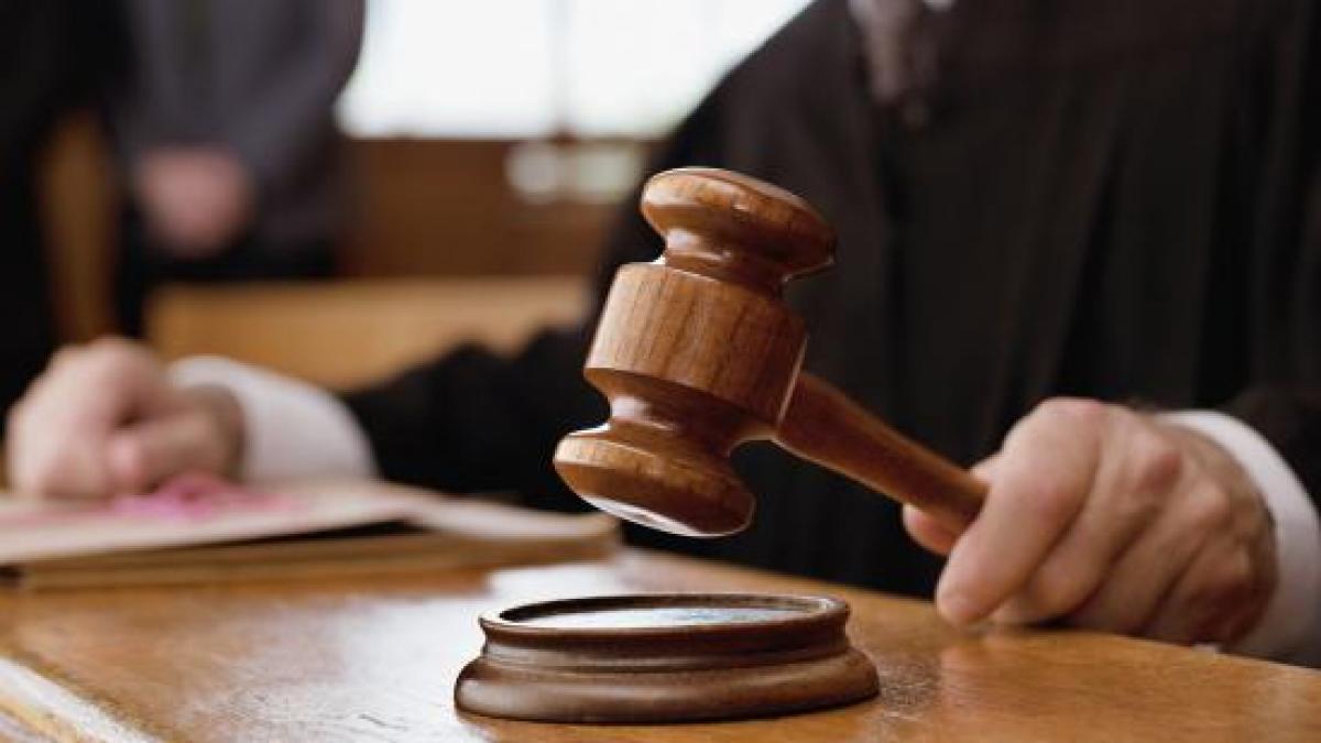 Trimis în judecată pentru luare de mită