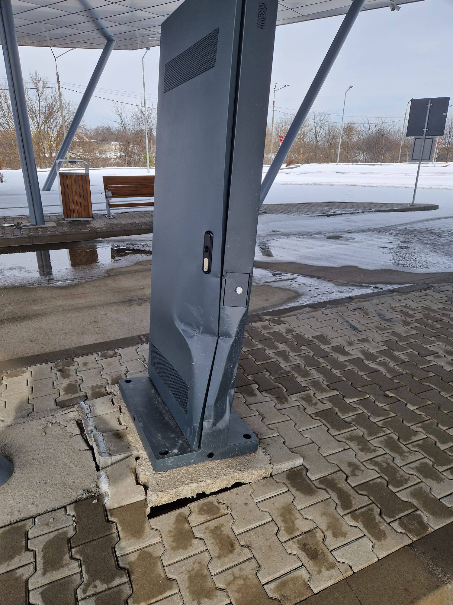 Totem informativ aferent Park & Ride  – distrus de un șofer