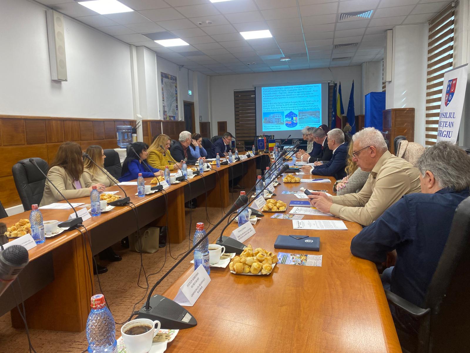 Astăzi, 18 martie 2026, la sediul Consiliului Județean Giurgiu, a avut loc întâlnirea de lucru a Grupului Local al reprezentanților agricultorilor din Districtul Ruse și județul Giurgiu