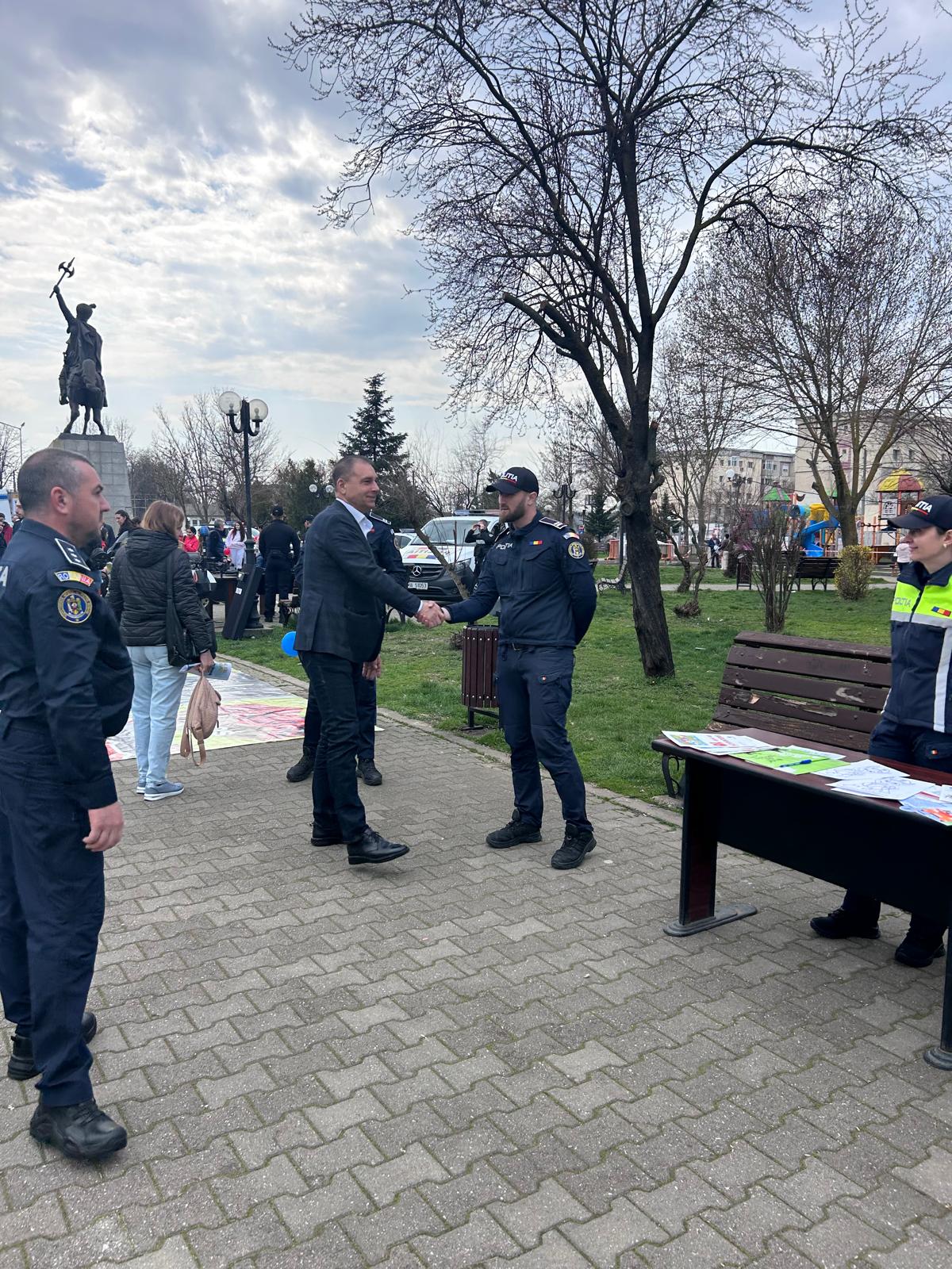 Prefectul județului Giurgiu, Ion Ghimpețeanu, alături de polițiști la aniversarea a 204 ani de la înființarea Poliției Române
